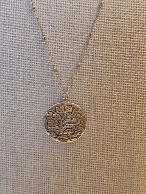 Silpada Retired "Cut Above" Filigree Disc Pendant Necklace (N2328)